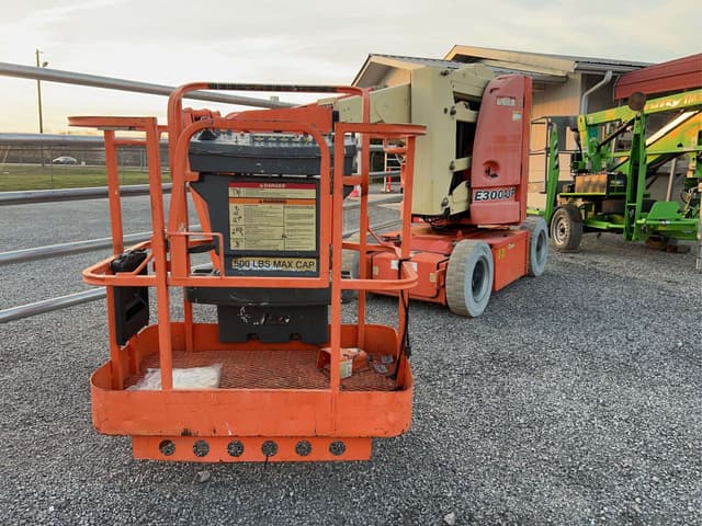 Image of JLG E300AJP equipment image 3