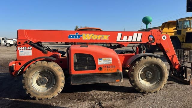 Image of Lull 644E-42 equipment image 4