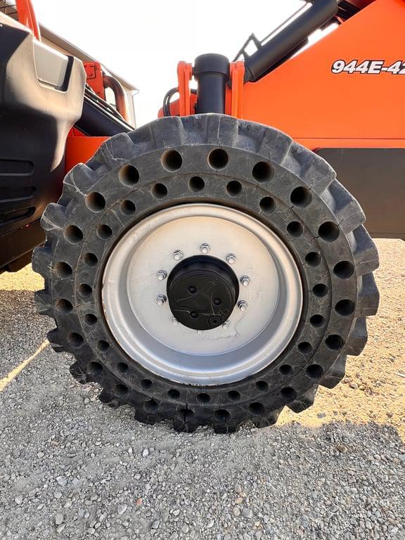 Image of JLG 944E-42 equipment image 2