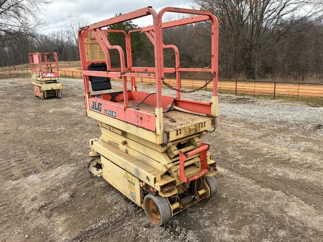 Image of JLG 1932E2 equipment image 2