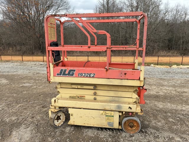 Image of JLG 1932E2 equipment image 1