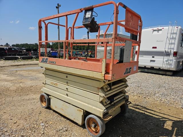 Image of JLG 3246E2 equipment image 2