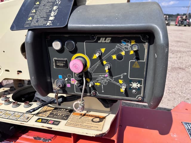 Image of JLG T-350 equipment image 4