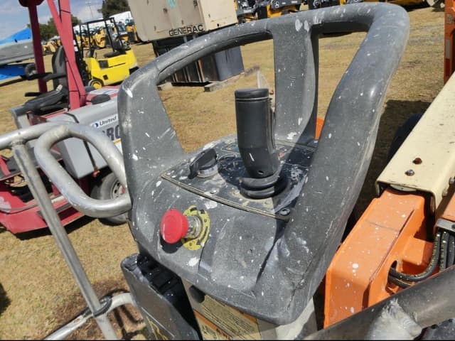 Image of JLG T350 equipment image 2