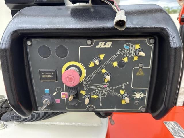 Image of JLG T350 equipment image 3