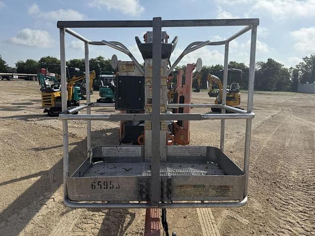 Image of JLG T500J equipment image 4