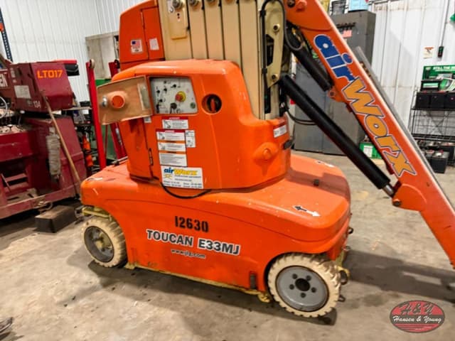 Image of JLG E33MJ equipment image 3