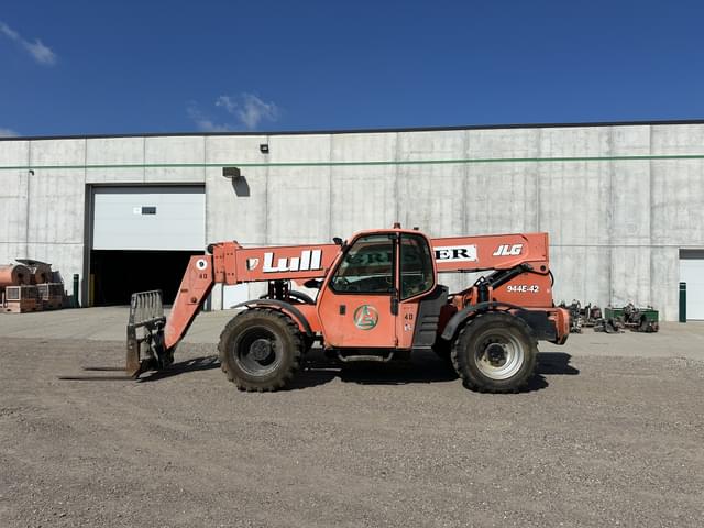 Image of Lull 944E-42 equipment image 3