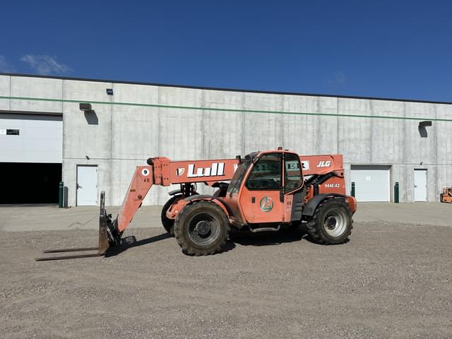Image of Lull 944E-42 equipment image 2