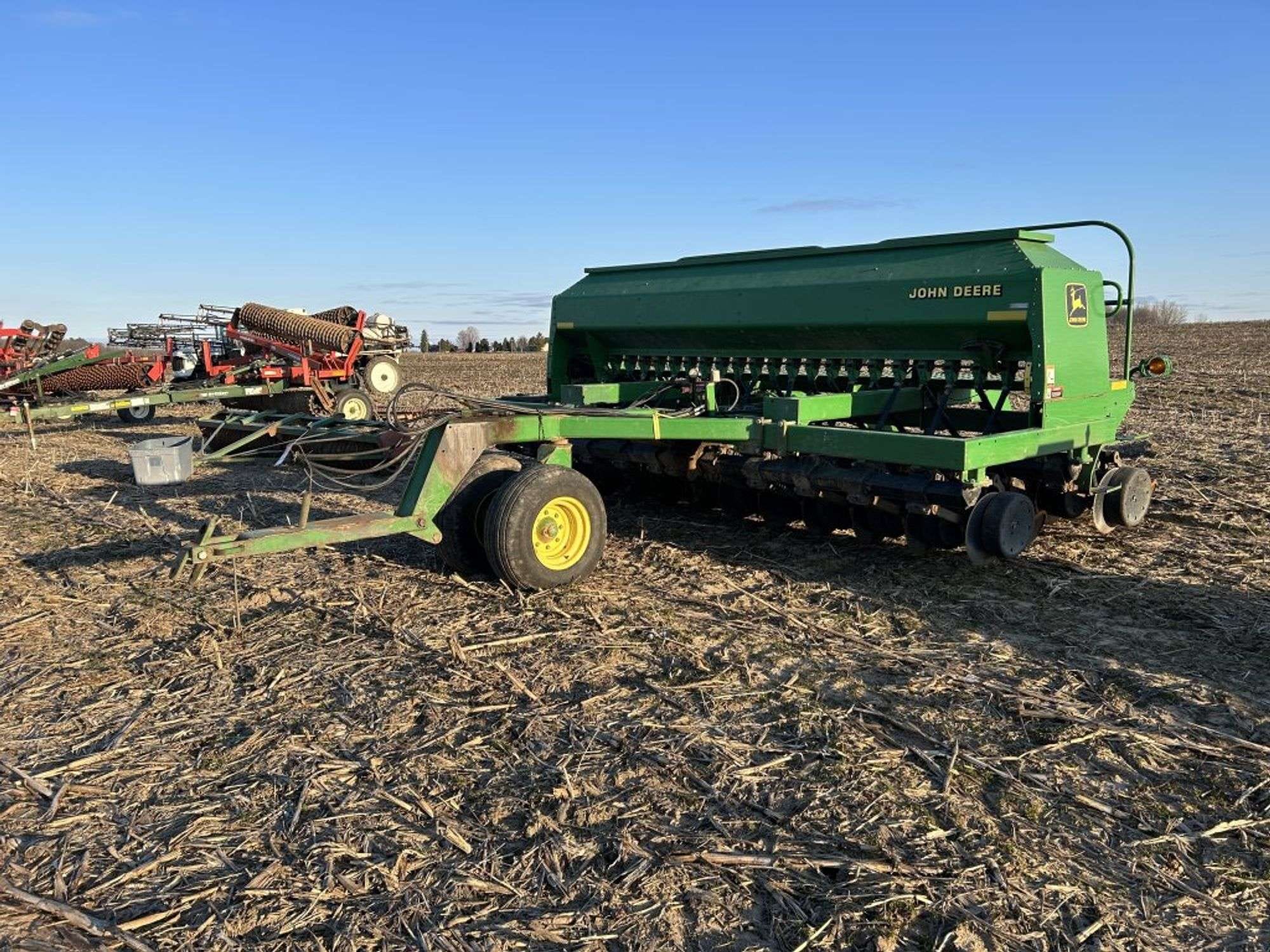 John Deere 1560 Equipment Image0