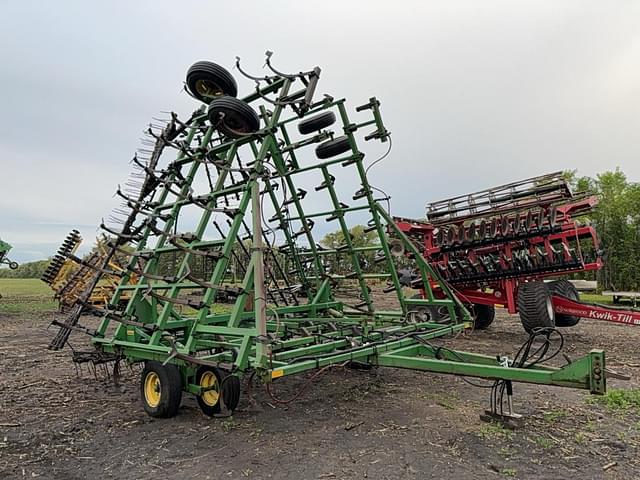 Image of John Deere 960 equipment image 1