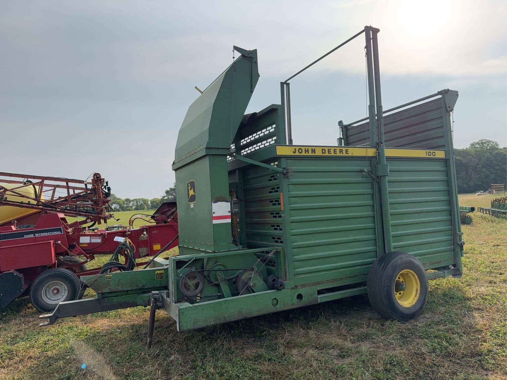 John Deere 100 Equipment Image0