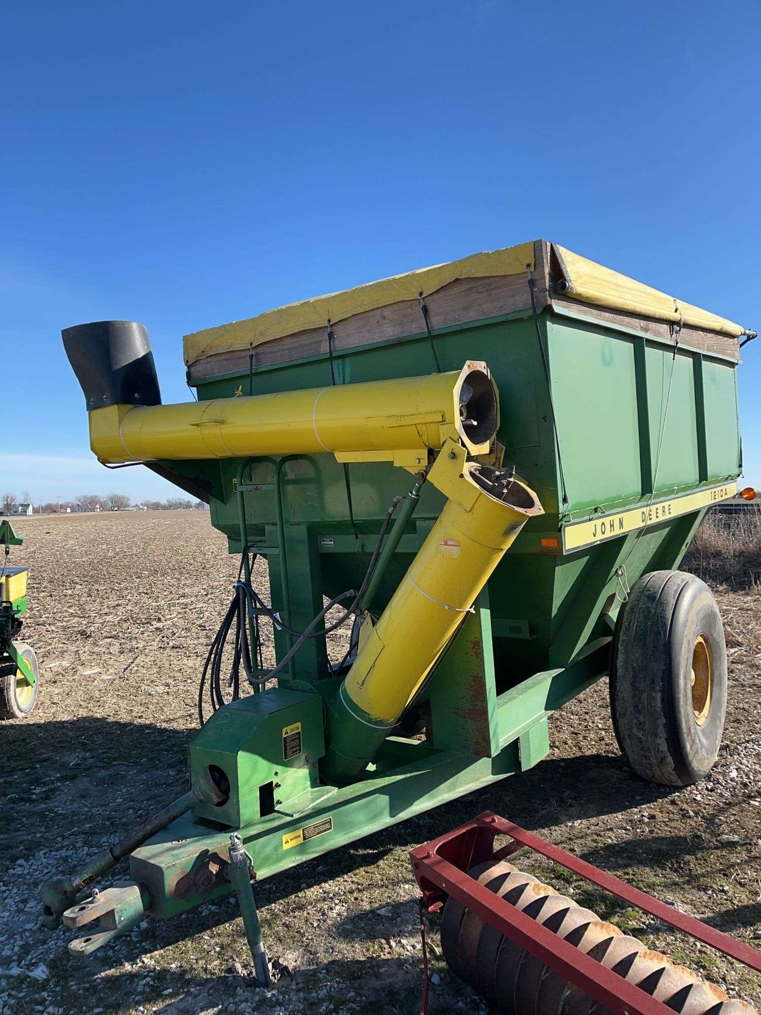 John Deere 1210 Equipment Image0