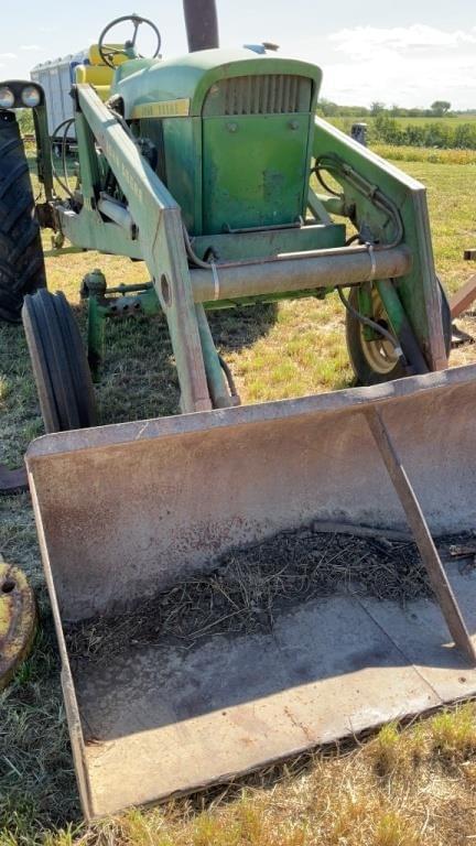 Image of John Deere 3010 equipment image 1
