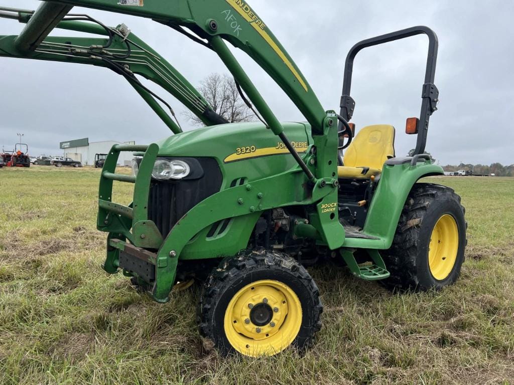 Main image John Deere 3320