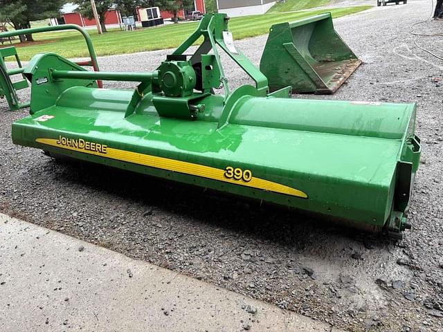 Image of John Deere 390 equipment image 2