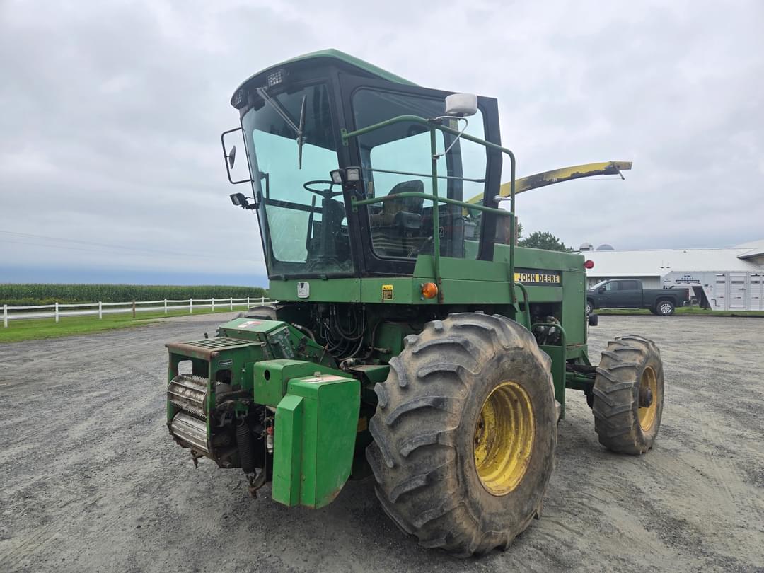 Image of John Deere 5830 Primary image
