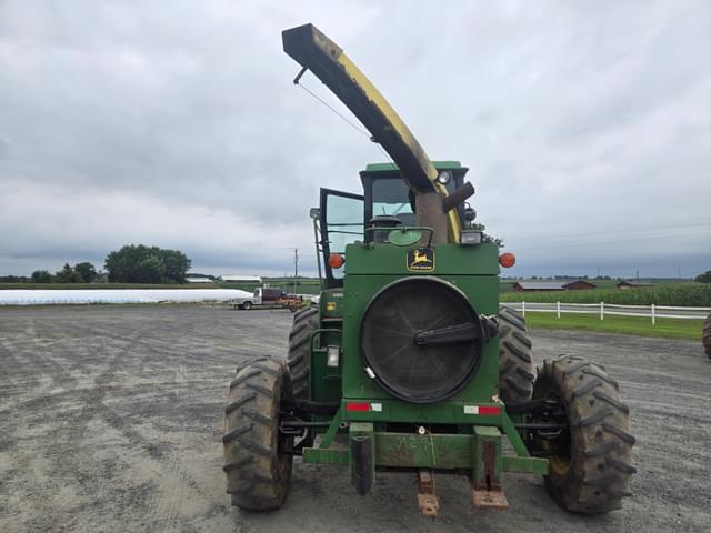Image of John Deere 5830 equipment image 2