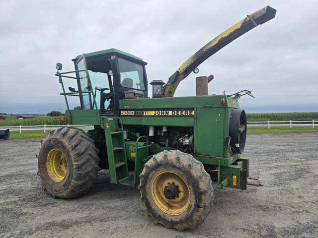 Image of John Deere 5830 equipment image 1