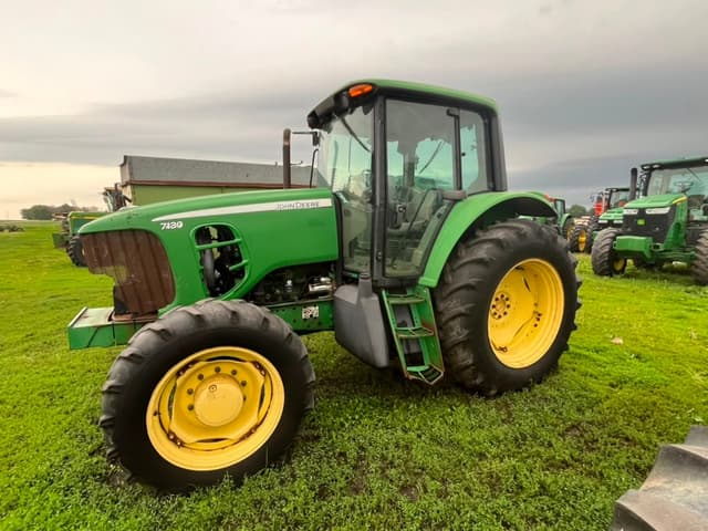 Image of John Deere 7130 equipment image 2