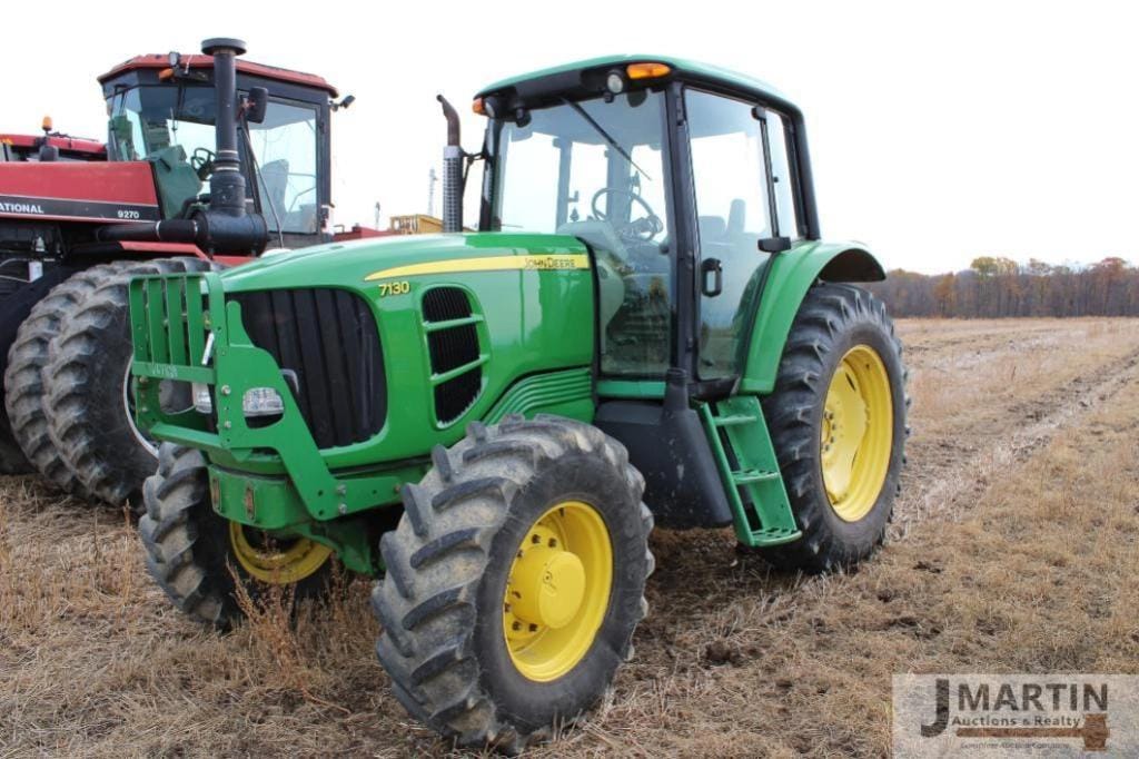John Deere 7130 Equipment Image0