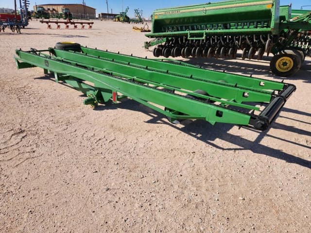 Image of John Deere E0200 equipment image 1