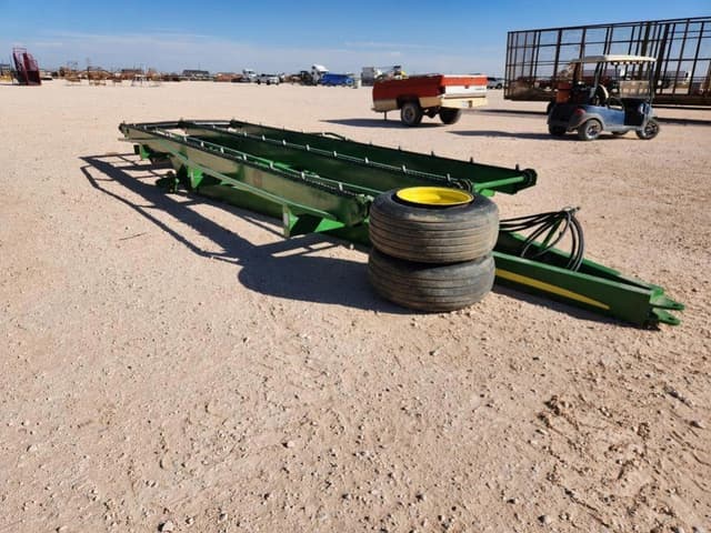 Image of John Deere E0200 equipment image 4