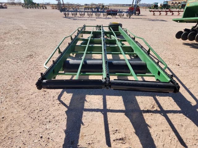 Image of John Deere E0200 equipment image 2