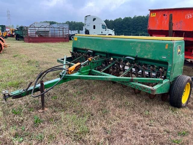 Image of John Deere 8200 equipment image 1