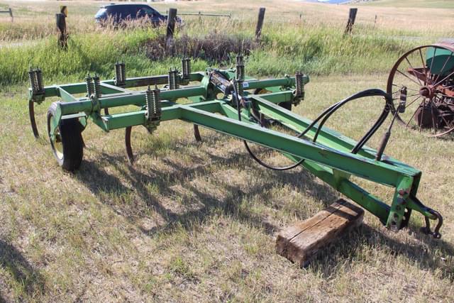 Image of John Deere 100 equipment image 2