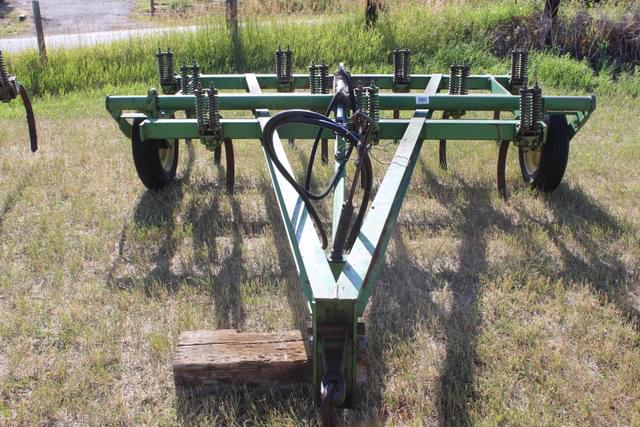 Image of John Deere 100 equipment image 1