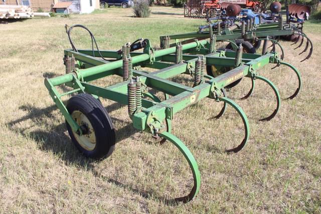 Image of John Deere 100 equipment image 4