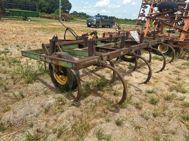 Image of John Deere 100 equipment image 3