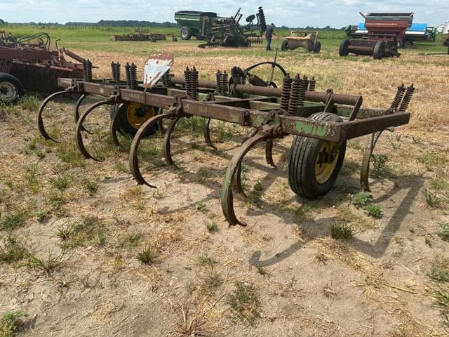 Image of John Deere 100 equipment image 2