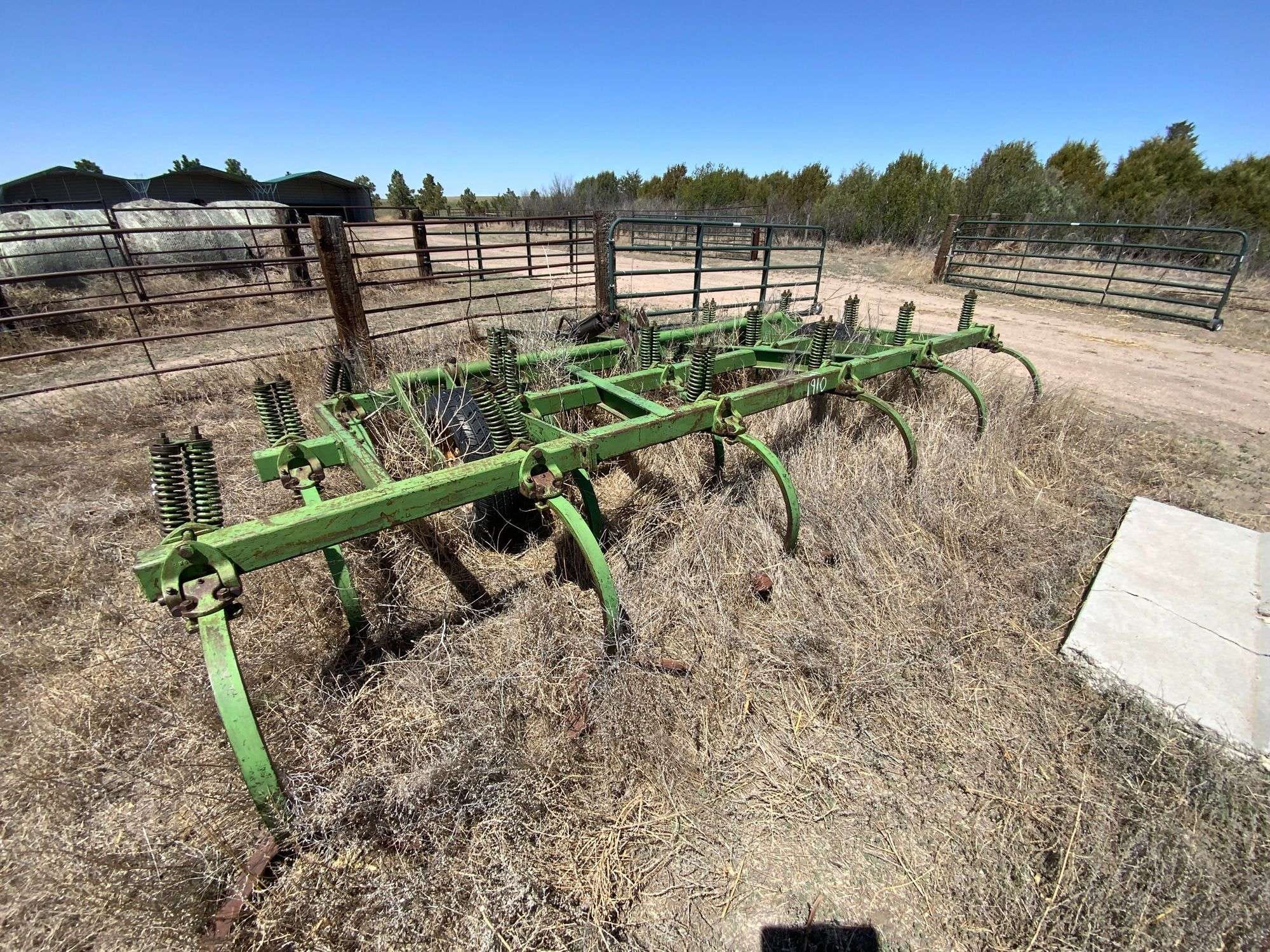 Main image John Deere 100