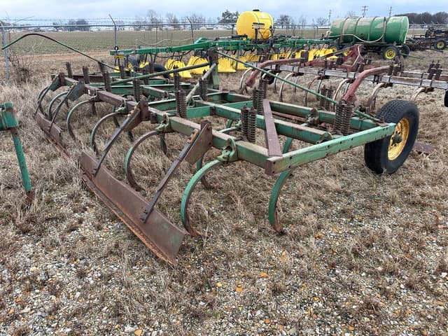 Image of John Deere 100 equipment image 2