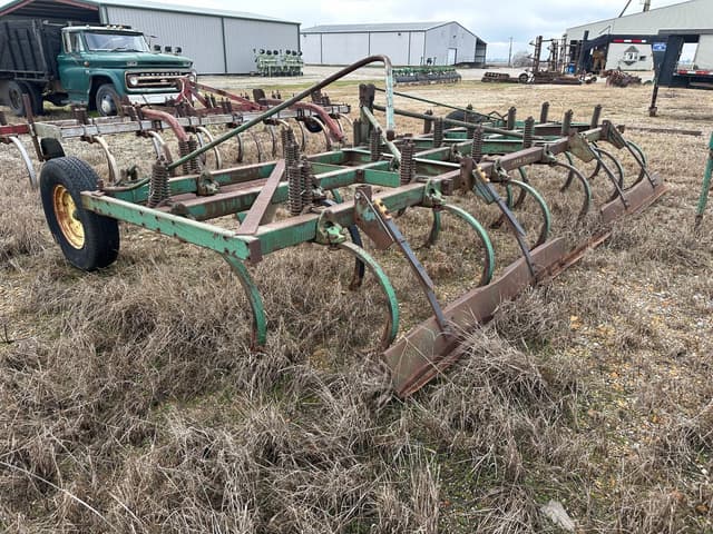 Image of John Deere 100 equipment image 3