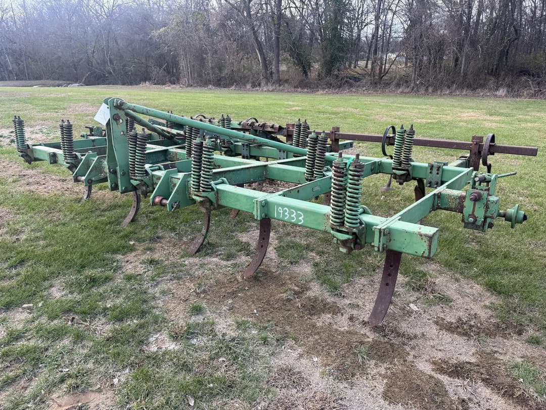 Image of John Deere 100 Primary image