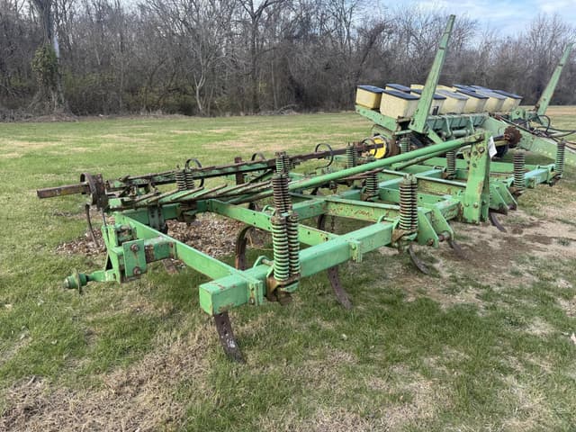 Image of John Deere 100 equipment image 2