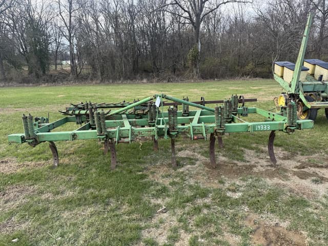 Image of John Deere 100 equipment image 1