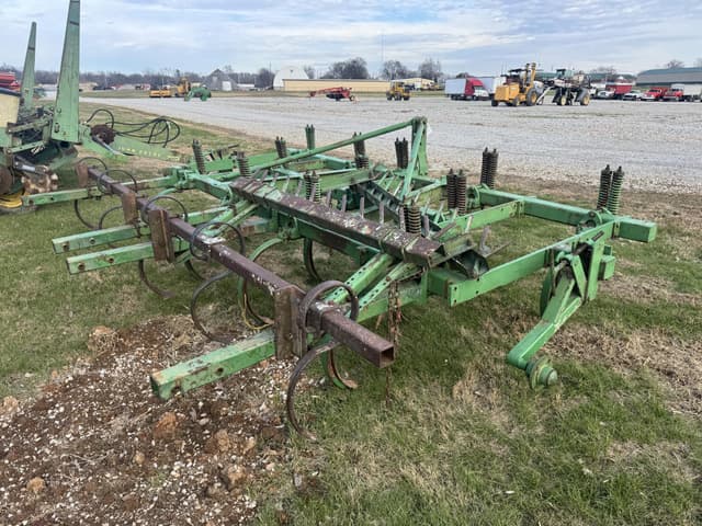 Image of John Deere 100 equipment image 4