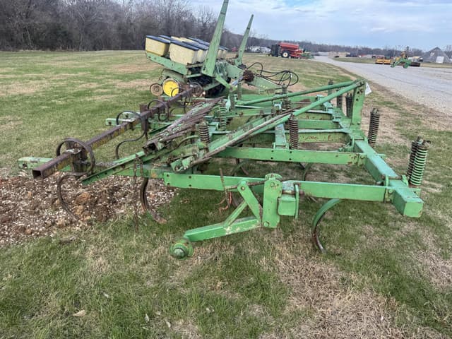 Image of John Deere 100 equipment image 3