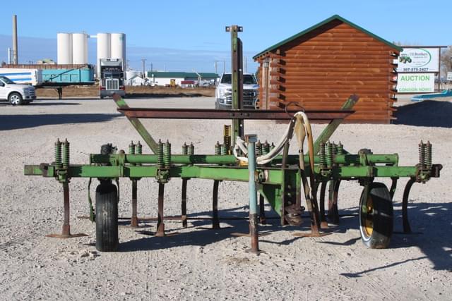 Image of John Deere 100 equipment image 2