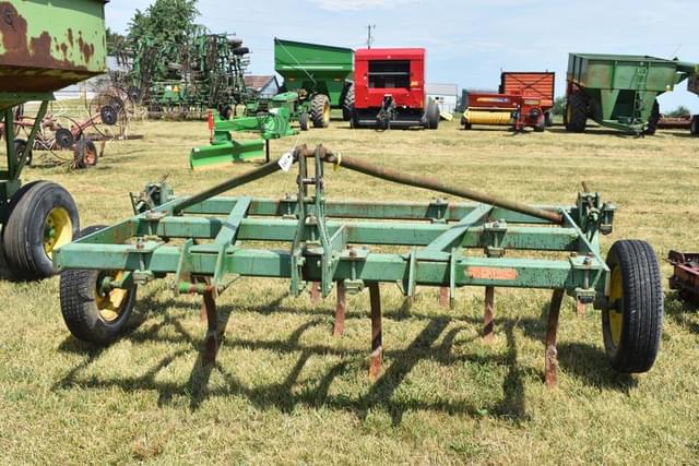 Image of John Deere 100 equipment image 1