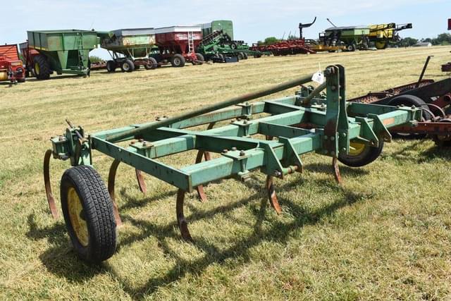 Image of John Deere 100 equipment image 2