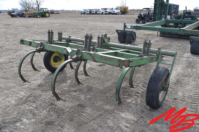 Image of John Deere 100 equipment image 2