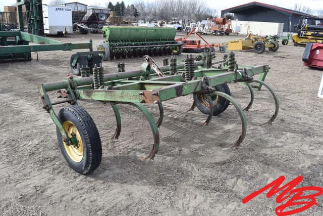 Image of John Deere 100 equipment image 4