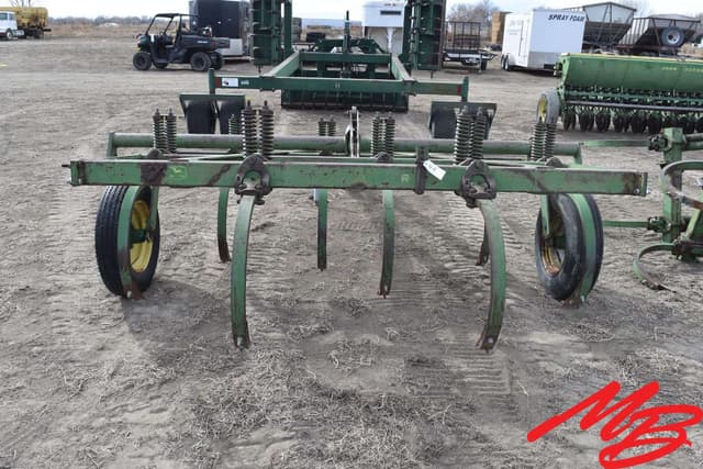 Image of John Deere 100 equipment image 3