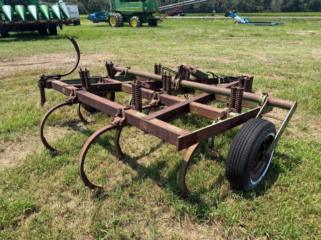Image of John Deere 100 equipment image 2