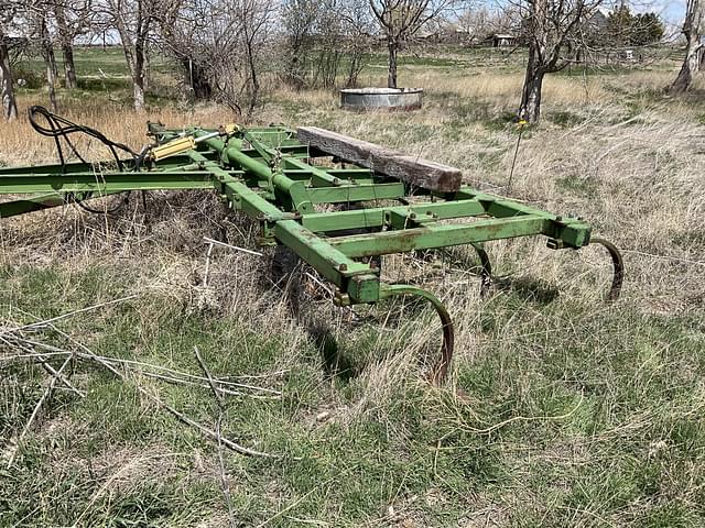 Image of John Deere 100 equipment image 2